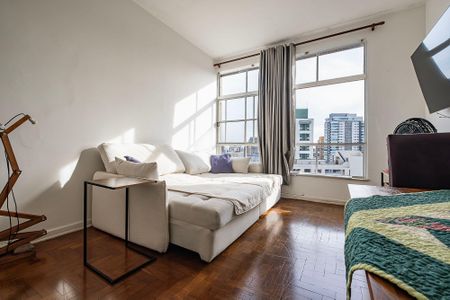 Apartamento à venda com 87m², 2 quartos e 1 vaga Apartamento à venda com 87m², 2 quartos e 1 vagaSala