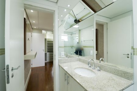 Apartamento à venda com 139m², 3 quartos e 2 vagas Apartamento à venda com 139m², 3 quartos e 2 vagasBanheiro da Suíte 2