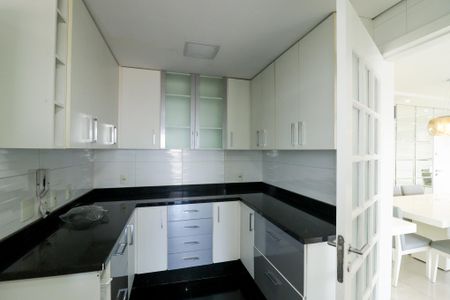 Apartamento à venda com 139m², 3 quartos e 2 vagas Apartamento à venda com 139m², 3 quartos e 2 vagasCozinha