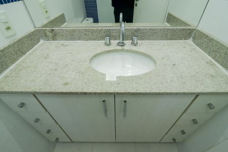 Apartamento à venda com 139m², 3 quartos e 2 vagas Apartamento à venda com 139m², 3 quartos e 2 vagasBanheiro da Suíte 1