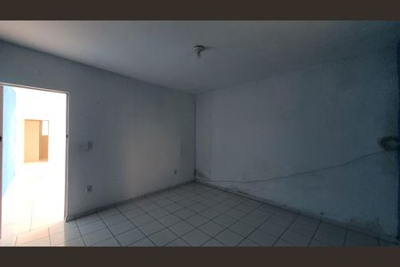 Quarto de casa para alugar com 1 quarto, 53m² em Jardim Odete, Itaquaquecetuba