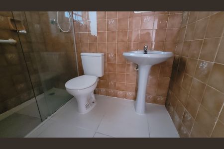 Banheiro de casa para alugar com 1 quarto, 53m² em Jardim Odete, Itaquaquecetuba