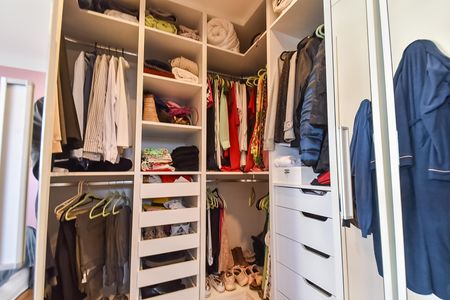 Apartamento à venda com 93m², 2 quartos e 2 vagas Apartamento à venda com 93m², 2 quartos e 2 vagasCloset da suíte 2