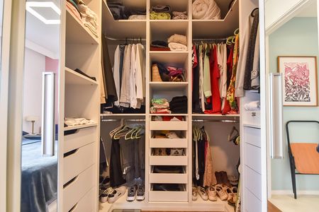 Apartamento à venda com 93m², 2 quartos e 2 vagas Apartamento à venda com 93m², 2 quartos e 2 vagasCloset da suíte 2