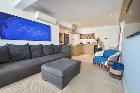 Apartamento à venda com 93m², 2 quartos e 2 vagas Apartamento à venda com 93m², 2 quartos e 2 vagasSala