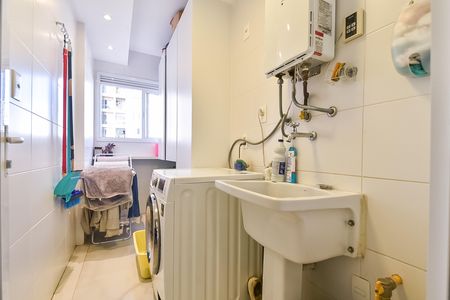 Apartamento à venda com 93m², 2 quartos e 2 vagas Apartamento à venda com 93m², 2 quartos e 2 vagasÁrea de serviço