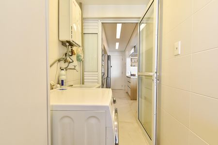Apartamento à venda com 93m², 2 quartos e 2 vagas Apartamento à venda com 93m², 2 quartos e 2 vagasÁrea de serviço