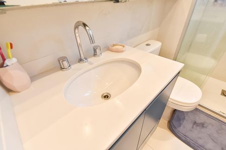 Apartamento à venda com 93m², 2 quartos e 2 vagas Apartamento à venda com 93m², 2 quartos e 2 vagasBanheiro da suíte 2