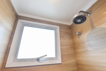 Apartamento à venda com 93m², 2 quartos e 2 vagas Apartamento à venda com 93m², 2 quartos e 2 vagasBanheiro da suíte 1