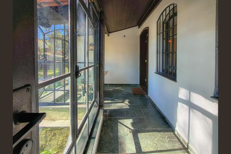 Casa à venda com 300m², 3 quartos e 2 vagas Casa à venda com 300m², 3 quartos e 2 vagasVaranda da Sala