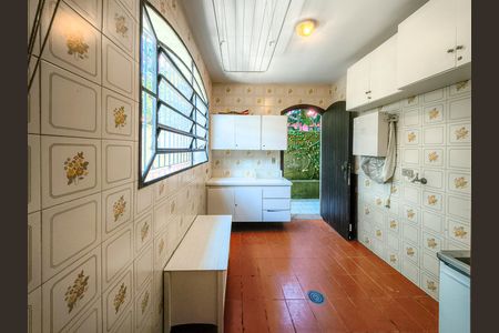 Casa à venda com 300m², 3 quartos e 2 vagas Casa à venda com 300m², 3 quartos e 2 vagasÁrea de Serviço