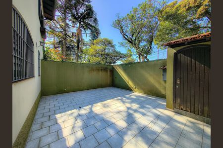 Casa à venda com 300m², 3 quartos e 2 vagas Casa à venda com 300m², 3 quartos e 2 vagasQuintal