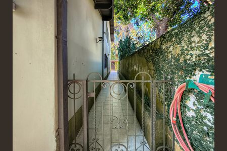 Casa à venda com 300m², 3 quartos e 2 vagas Casa à venda com 300m², 3 quartos e 2 vagasCorredor