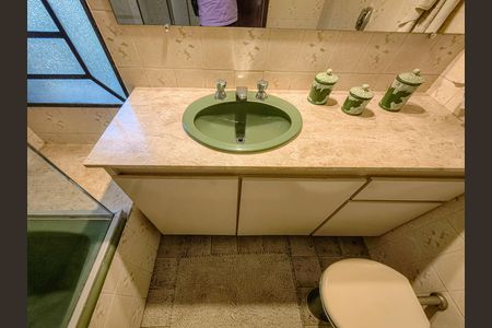 Casa à venda com 300m², 3 quartos e 2 vagas Casa à venda com 300m², 3 quartos e 2 vagasBanheiro
