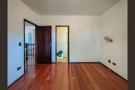 Casa à venda com 300m², 3 quartos e 2 vagas Casa à venda com 300m², 3 quartos e 2 vagasSuíte master