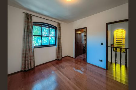 Casa à venda com 300m², 3 quartos e 2 vagas Casa à venda com 300m², 3 quartos e 2 vagasSuíte master