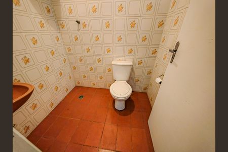 Casa à venda com 300m², 3 quartos e 2 vagas Casa à venda com 300m², 3 quartos e 2 vagasBanheiro de serviço