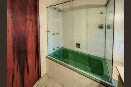 Casa à venda com 300m², 3 quartos e 2 vagas Casa à venda com 300m², 3 quartos e 2 vagasBanheiro