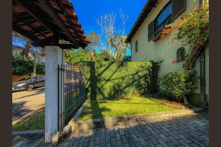 Casa à venda com 300m², 3 quartos e 2 vagas Casa à venda com 300m², 3 quartos e 2 vagasGaragem