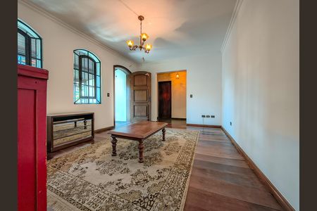 Casa à venda com 300m², 3 quartos e 2 vagas Casa à venda com 300m², 3 quartos e 2 vagasSala