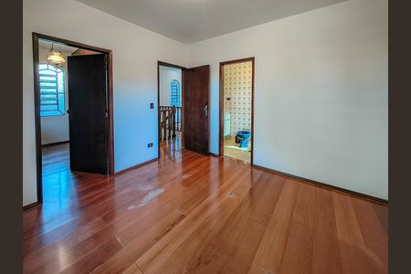 Casa à venda com 300m², 3 quartos e 2 vagas Casa à venda com 300m², 3 quartos e 2 vagasSuíte master