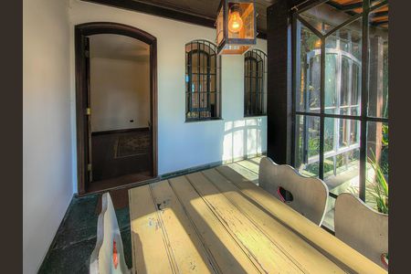 Casa à venda com 300m², 3 quartos e 2 vagas Casa à venda com 300m², 3 quartos e 2 vagasVaranda da Sala