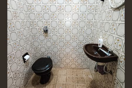 Casa à venda com 300m², 3 quartos e 2 vagas Casa à venda com 300m², 3 quartos e 2 vagasLavabo