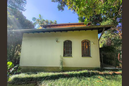Casa à venda com 300m², 3 quartos e 2 vagas Casa à venda com 300m², 3 quartos e 2 vagasJardim