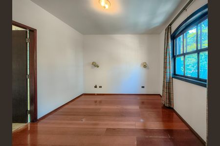 Casa à venda com 300m², 3 quartos e 2 vagas Casa à venda com 300m², 3 quartos e 2 vagasSuíte master