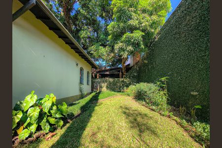 Casa à venda com 300m², 3 quartos e 2 vagas Casa à venda com 300m², 3 quartos e 2 vagasJardim