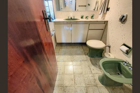 Casa à venda com 300m², 3 quartos e 2 vagas Casa à venda com 300m², 3 quartos e 2 vagasBanheiro