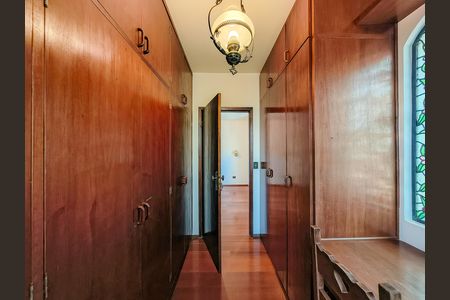 Casa à venda com 300m², 3 quartos e 2 vagas Casa à venda com 300m², 3 quartos e 2 vagasCloset da Suíte master