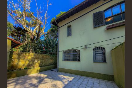 Casa à venda com 300m², 3 quartos e 2 vagas Casa à venda com 300m², 3 quartos e 2 vagasQuintal