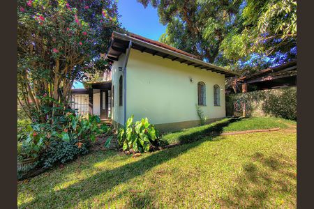 Casa à venda com 300m², 3 quartos e 2 vagas Casa à venda com 300m², 3 quartos e 2 vagasJardim