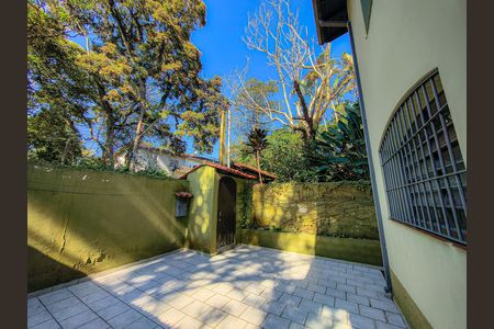 Casa à venda com 300m², 3 quartos e 2 vagas Casa à venda com 300m², 3 quartos e 2 vagasQuintal