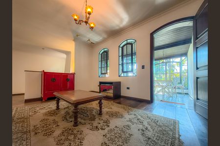 Casa à venda com 300m², 3 quartos e 2 vagas Casa à venda com 300m², 3 quartos e 2 vagasSala