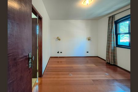 Casa à venda com 300m², 3 quartos e 2 vagas Casa à venda com 300m², 3 quartos e 2 vagasSuíte master