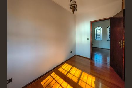 Casa à venda com 300m², 3 quartos e 2 vagas Casa à venda com 300m², 3 quartos e 2 vagasQuarto 1