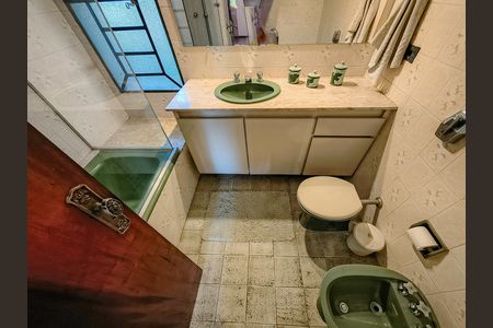 Casa à venda com 300m², 3 quartos e 2 vagas Casa à venda com 300m², 3 quartos e 2 vagasBanheiro