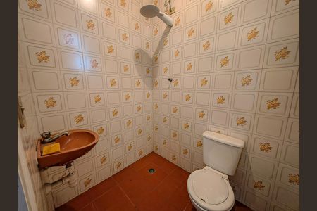 Casa à venda com 300m², 3 quartos e 2 vagas Casa à venda com 300m², 3 quartos e 2 vagasBanheiro de serviço