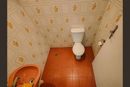 Casa à venda com 300m², 3 quartos e 2 vagas Casa à venda com 300m², 3 quartos e 2 vagasBanheiro de serviço