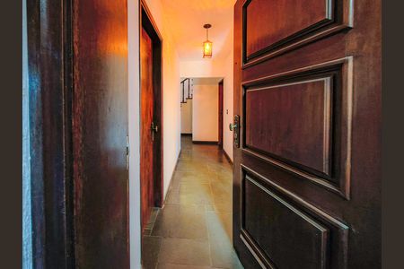 Casa à venda com 300m², 3 quartos e 2 vagas Casa à venda com 300m², 3 quartos e 2 vagasEntrada