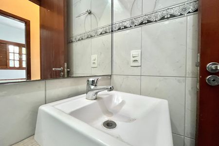 Casa à venda com 79m², 2 quartos e 1 vaga Casa à venda com 79m², 2 quartos e 1 vagaBanheiro Corredor