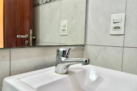 Casa à venda com 79m², 2 quartos e 1 vaga Casa à venda com 79m², 2 quartos e 1 vagaBanheiro Corredor