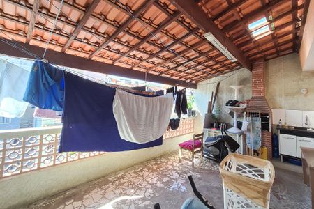 Casa à venda com 160m², 4 quartos e 2 vagas Casa à venda com 160m², 4 quartos e 2 vagasChurrasqueira