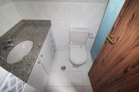 Casa à venda com 136m², 4 quartos e 2 vagasQuarto 2 - Banheiro