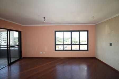 Casa à venda com 136m², 4 quartos e 2 vagasSala