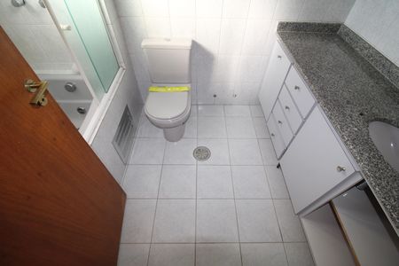 Casa à venda com 136m², 4 quartos e 2 vagasQuarto 4 - Banheiro