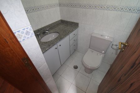 Casa à venda com 136m², 4 quartos e 2 vagasQuarto 2 - Banheiro