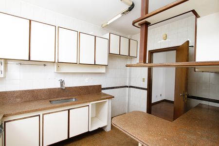 Apartamento à venda com 195m², 4 quartos e 2 vagasCozinha